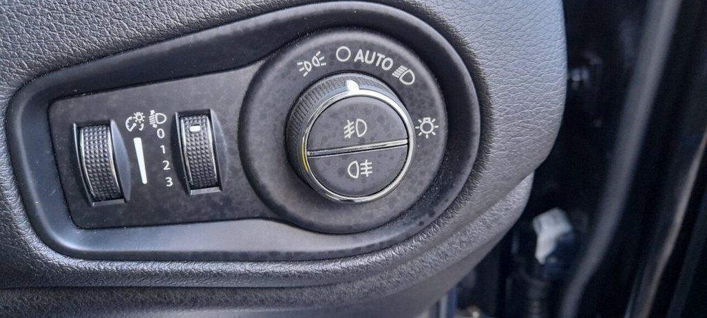 Used Jeep Renegade 2015 for sale - 77880053: Photo 21