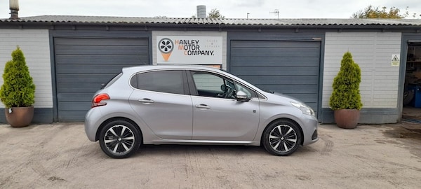 Used Peugeot 208 2019 for sale - 76080815: Photo 2