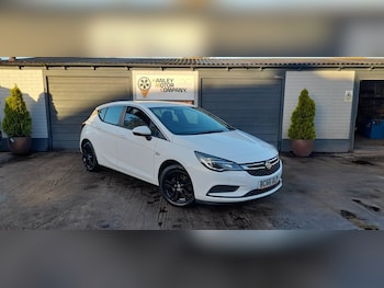 2017 (66) - 1.6 CDTi 16V 136 Design 5dr