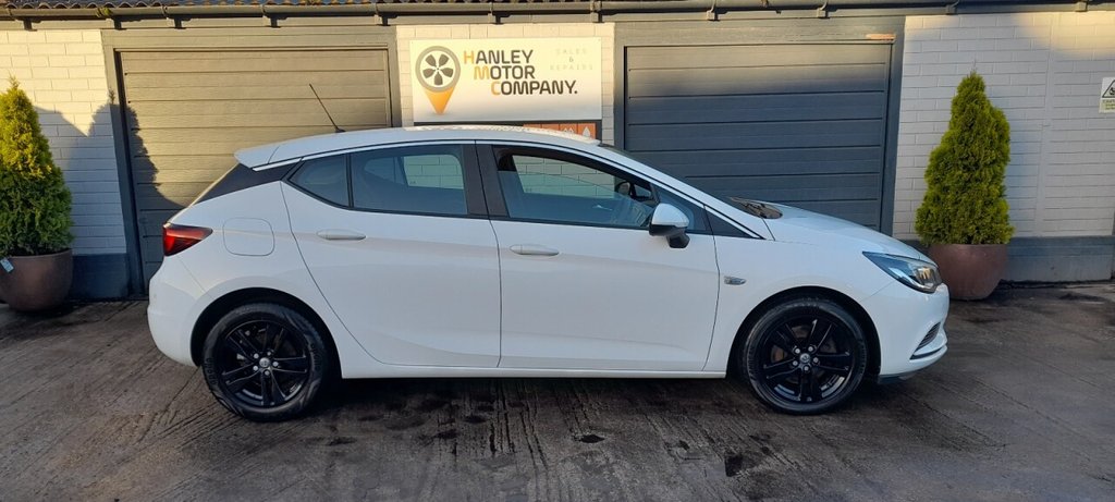 Used Vauxhall Astra 2017 for sale - 76368231: Photo 2