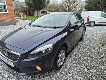 Used Volvo V40 2015 for sale - 77846567: Photo