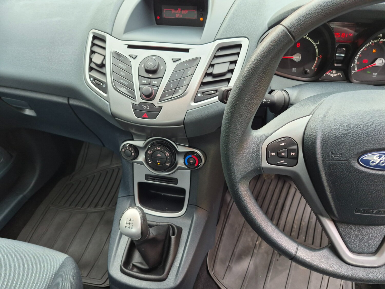 Used Ford Fiesta 2010 for sale - 78011584: Photo 9