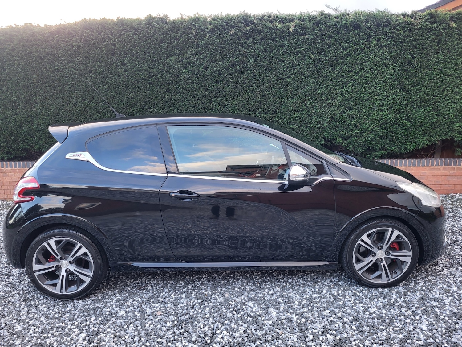 Used Peugeot 208 2014 for sale - 76895028: Photo 1