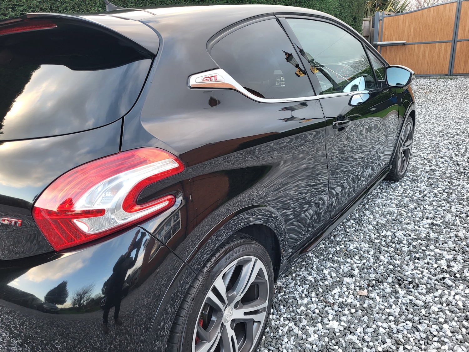Used Peugeot 208 2014 for sale - 76895028: Photo 4