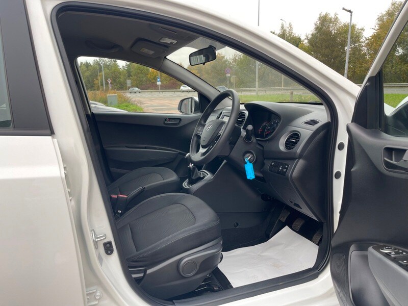 Used Hyundai i10 2018 for sale - 76211000: Photo 18