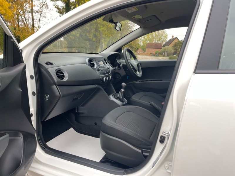 Used Hyundai i10 2018 for sale - 76211000: Photo 19