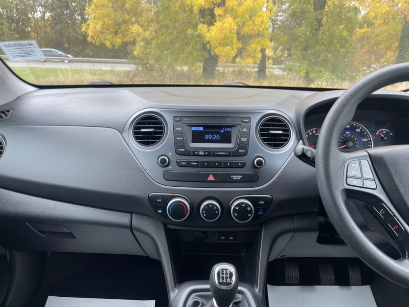 Used Hyundai i10 2018 for sale - 76211000: Photo 24