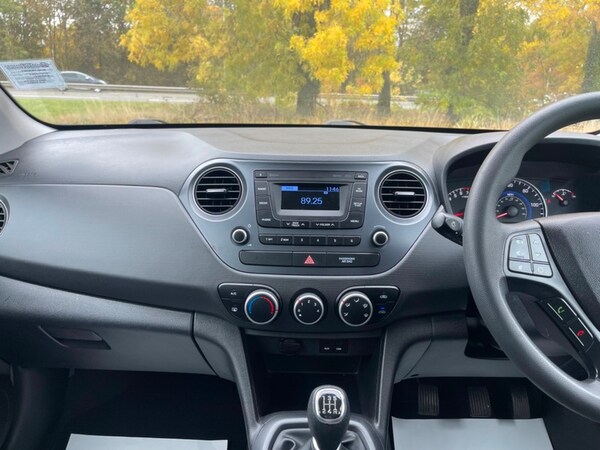 Used Hyundai i10 2018 for sale - 76211000: Photo 24