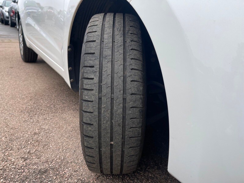 Used Hyundai i10 2018 for sale - 76211000: Photo 29