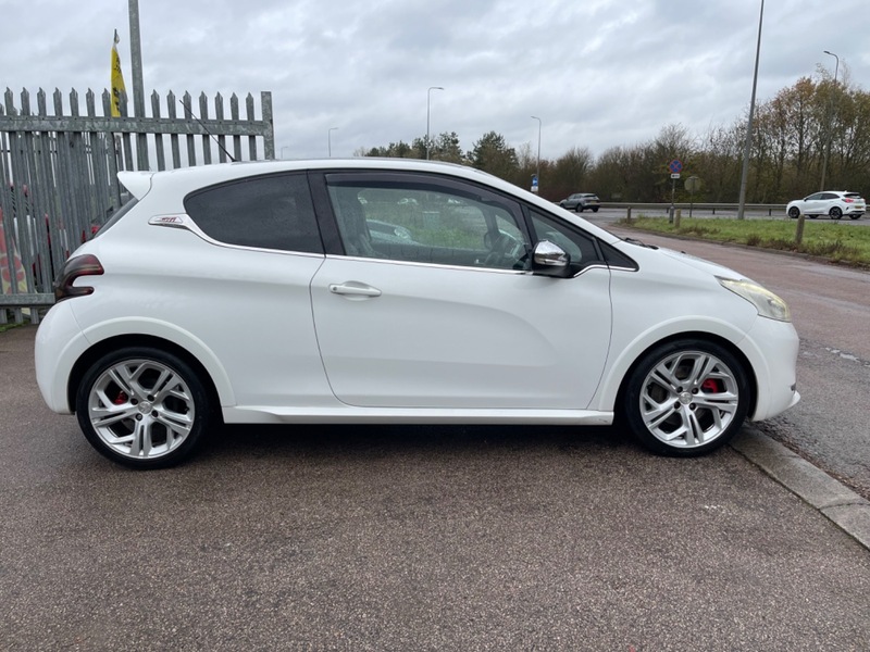 Used Peugeot 208 2014 for sale - 76665905: Photo 16