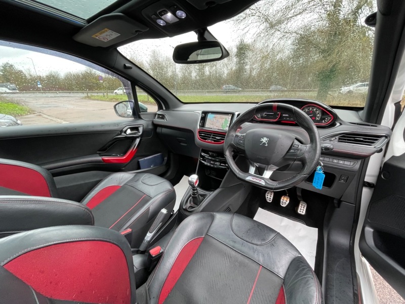 Used Peugeot 208 2014 for sale - 76665905: Photo 20