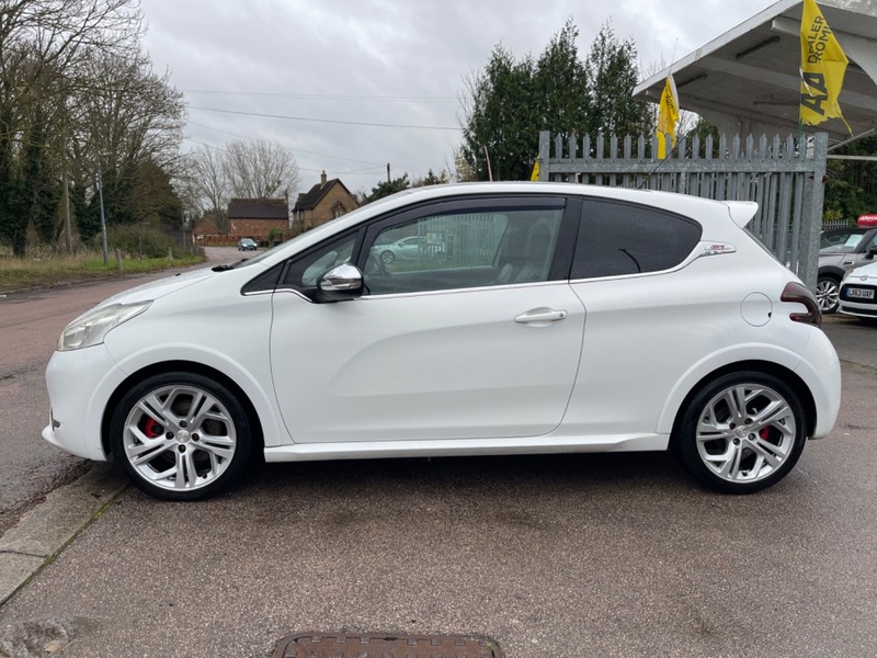 Used Peugeot 208 2014 for sale - 76665905: Photo 9