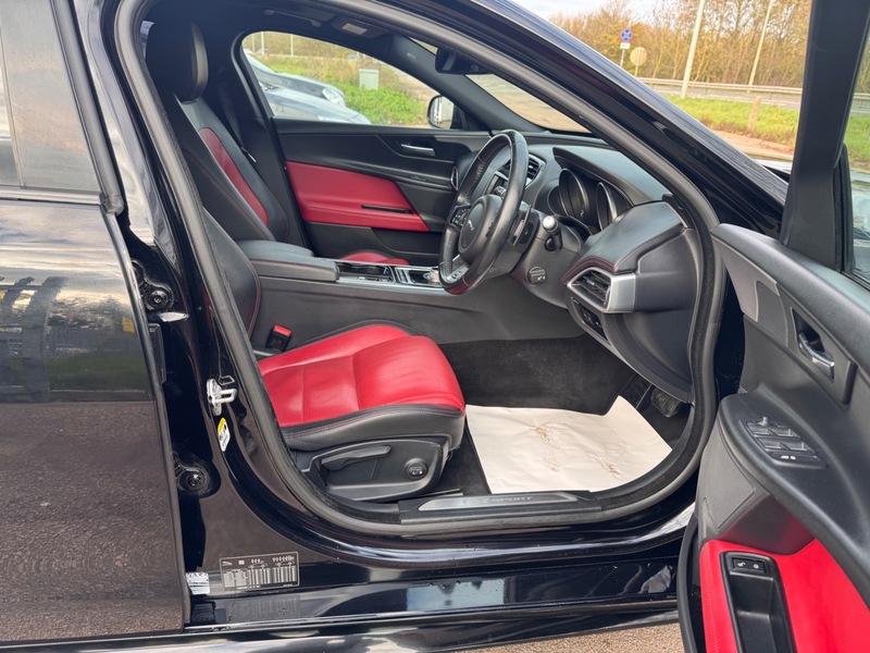 Used Jaguar XE 2015 for sale - 76686861: Photo 16