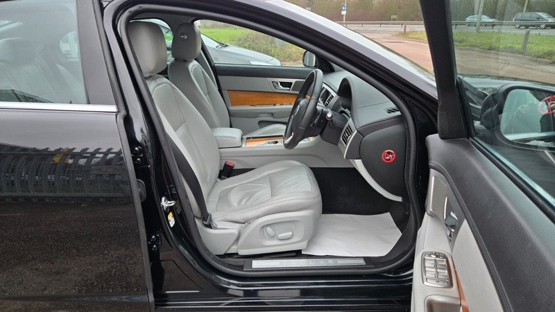 Used Jaguar XF 2010 for sale - 77328837: Photo 17