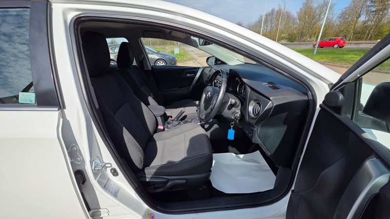 Used Toyota Auris 2013 for sale - 77981713: Photo 21