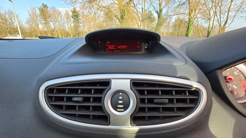 Used Renault Clio 2010 for sale - 77709000: Photo 27