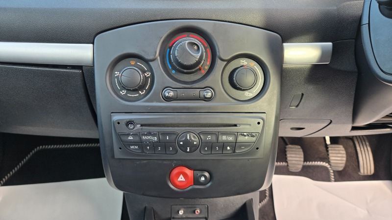 Used Renault Clio 2010 for sale - 77709000: Photo 28
