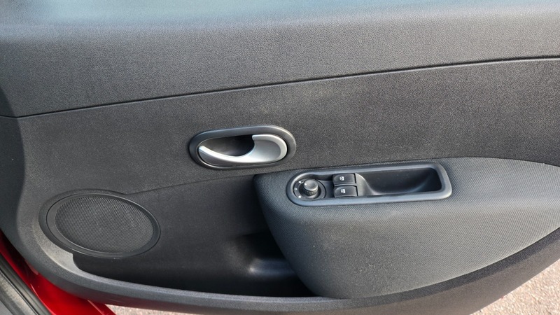 Used Renault Clio 2010 for sale - 77709000: Photo 31