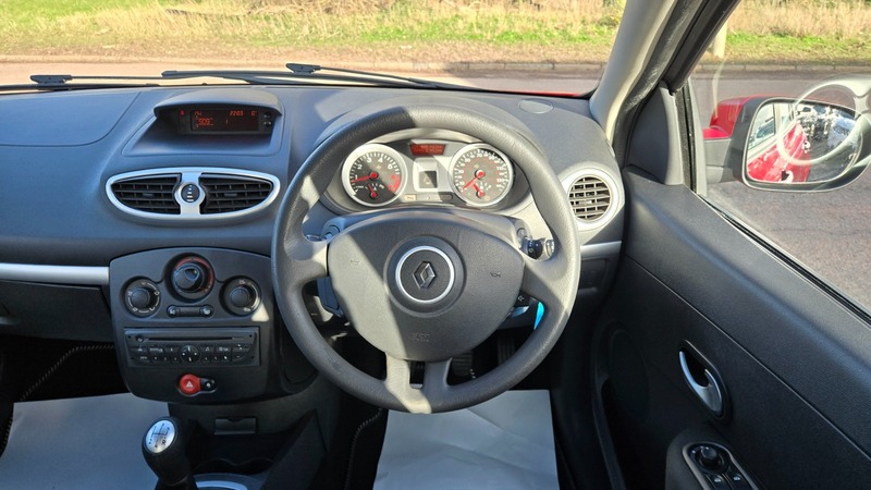 Used Renault Clio 2010 for sale - 77709000: Photo 32