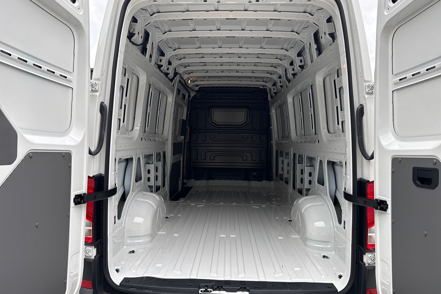 Used Volkswagen Crafter 2025 for sale - 77862917: Photo 6