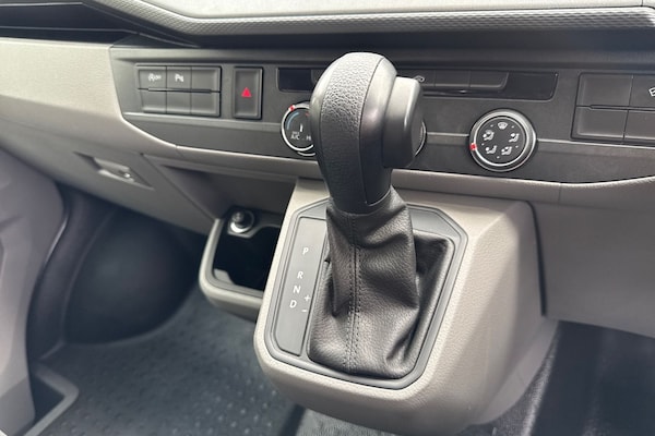 Used Volkswagen Transporter 2024 for sale - 76171152: Photo 23