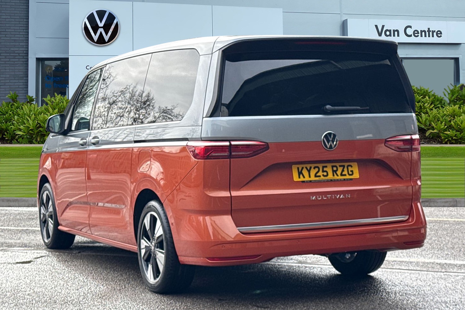 Used Volkswagen Multivan 2025 for sale - 77733607: Photo 2