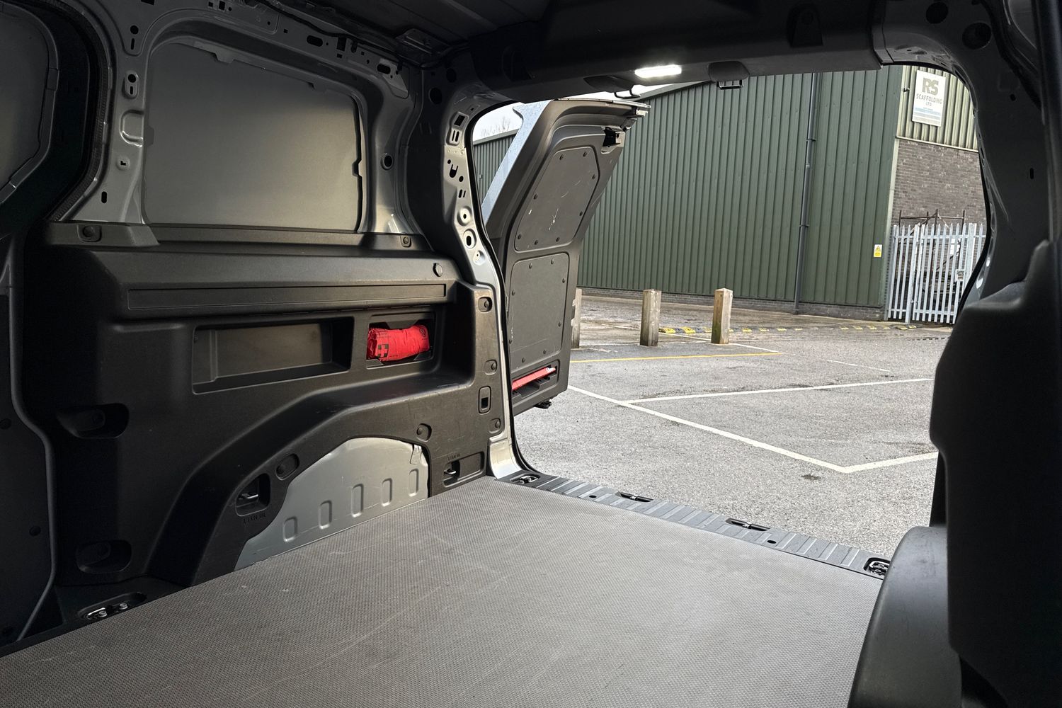 Used Volkswagen ID.Buzz 2024 for sale - 77686912: Photo 28