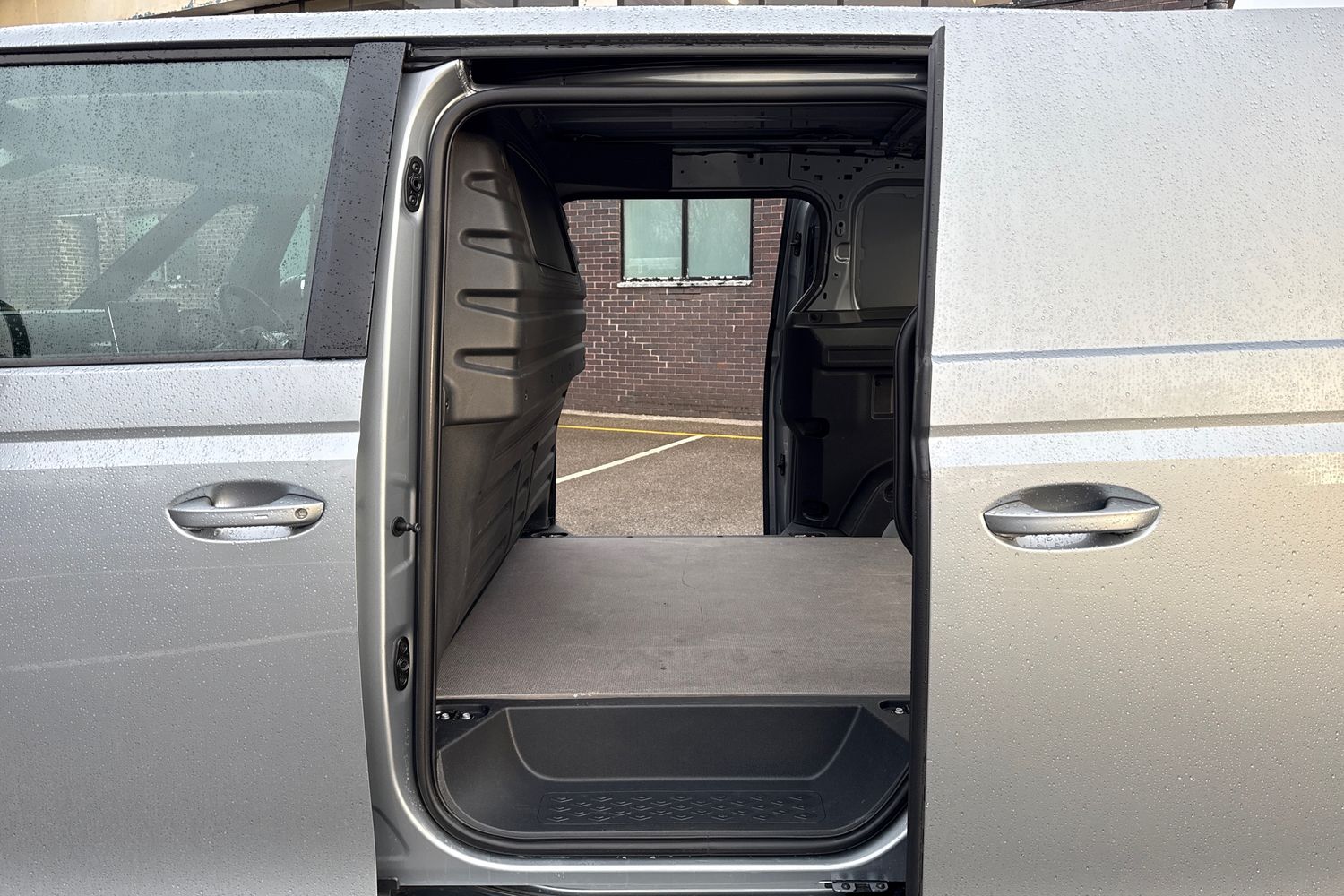 Used Volkswagen ID.Buzz 2024 for sale - 77686912: Photo 29