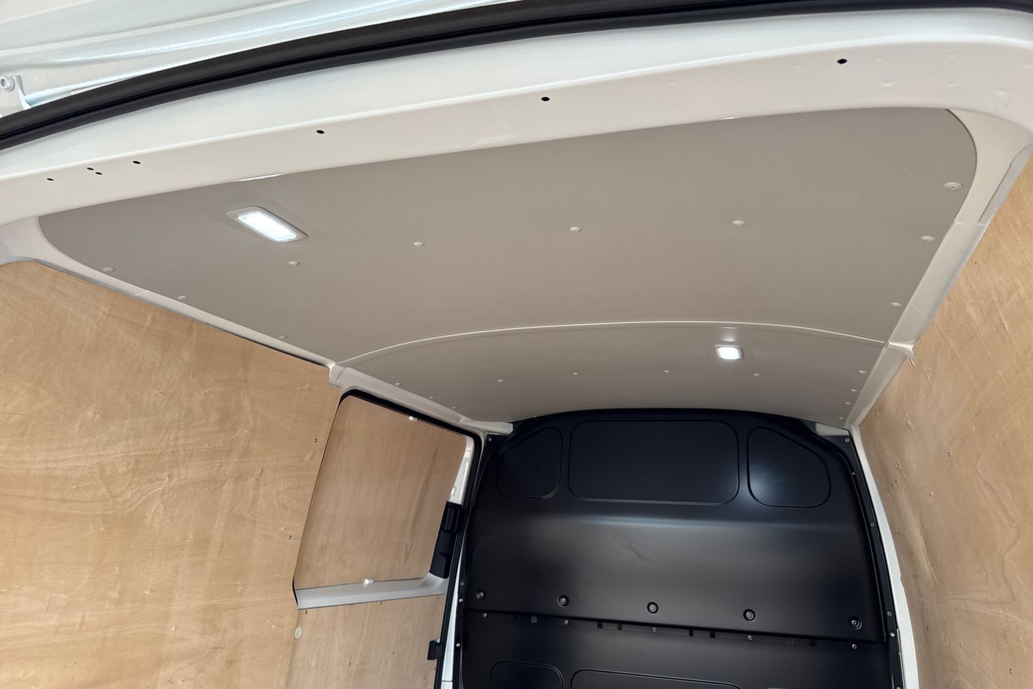 Used Volkswagen Transporter 2024 for sale - 76972817: Photo 30