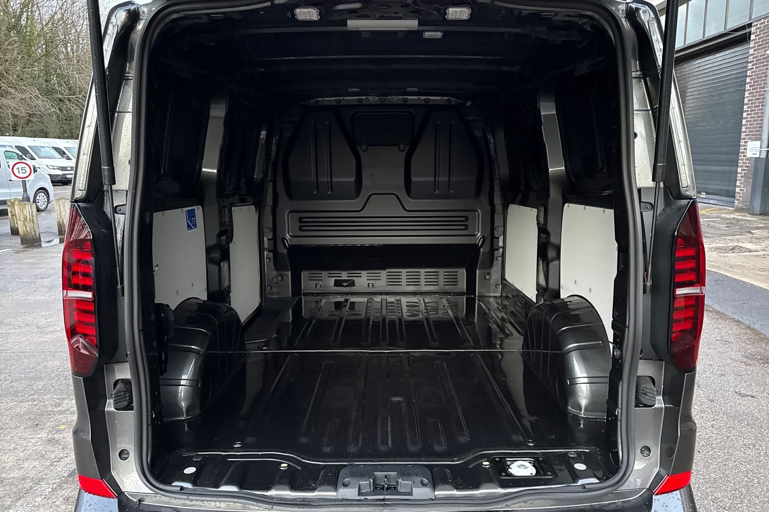 Used Volkswagen Transporter 2025 for sale - 76758393: Photo 6