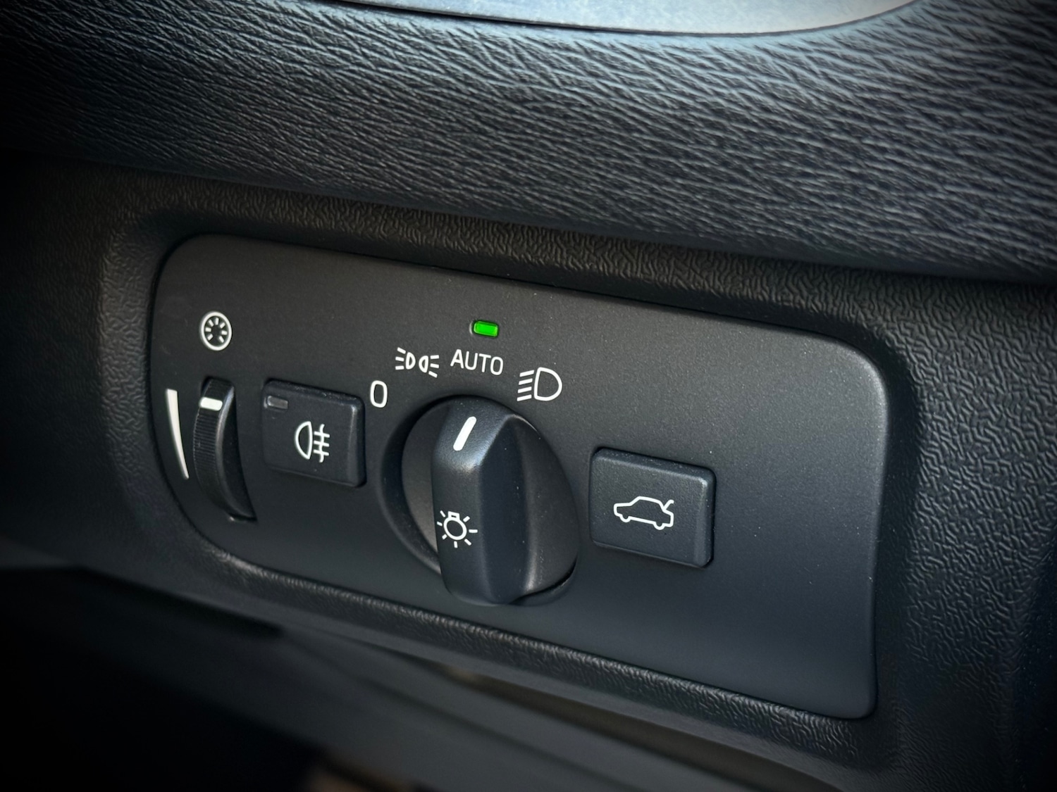 Used Volvo V40 2015 for sale - 77351237: Photo 15