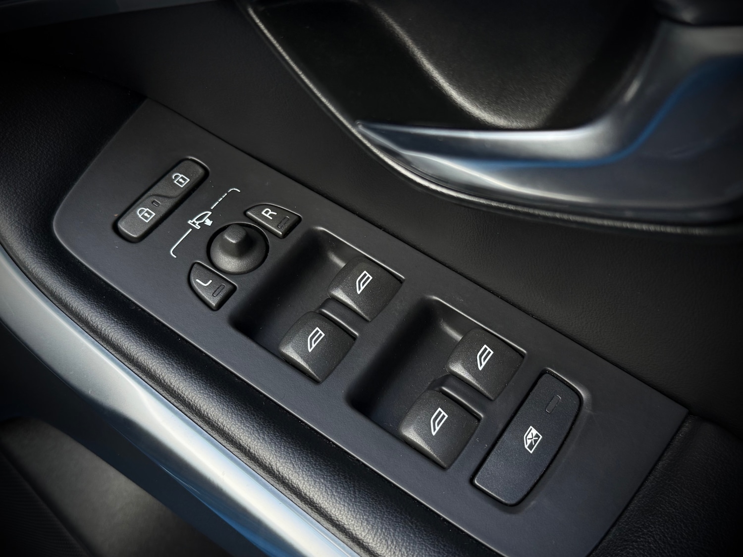 Used Volvo V40 2015 for sale - 77351237: Photo 16