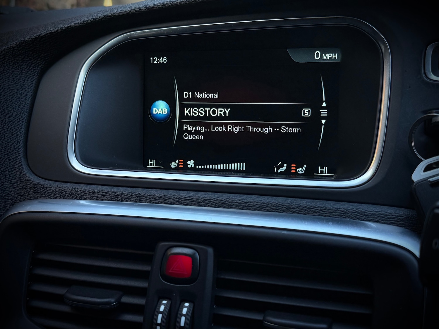 Used Volvo V40 2015 for sale - 77351237: Photo 21