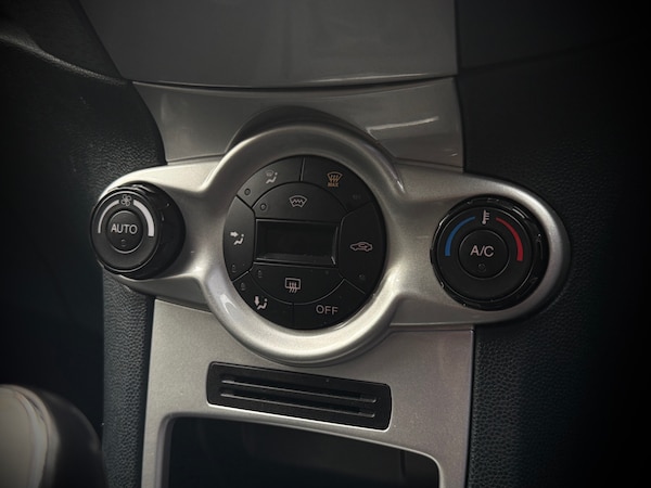 Used Ford Fiesta 2011 for sale - 76220330: Photo 15