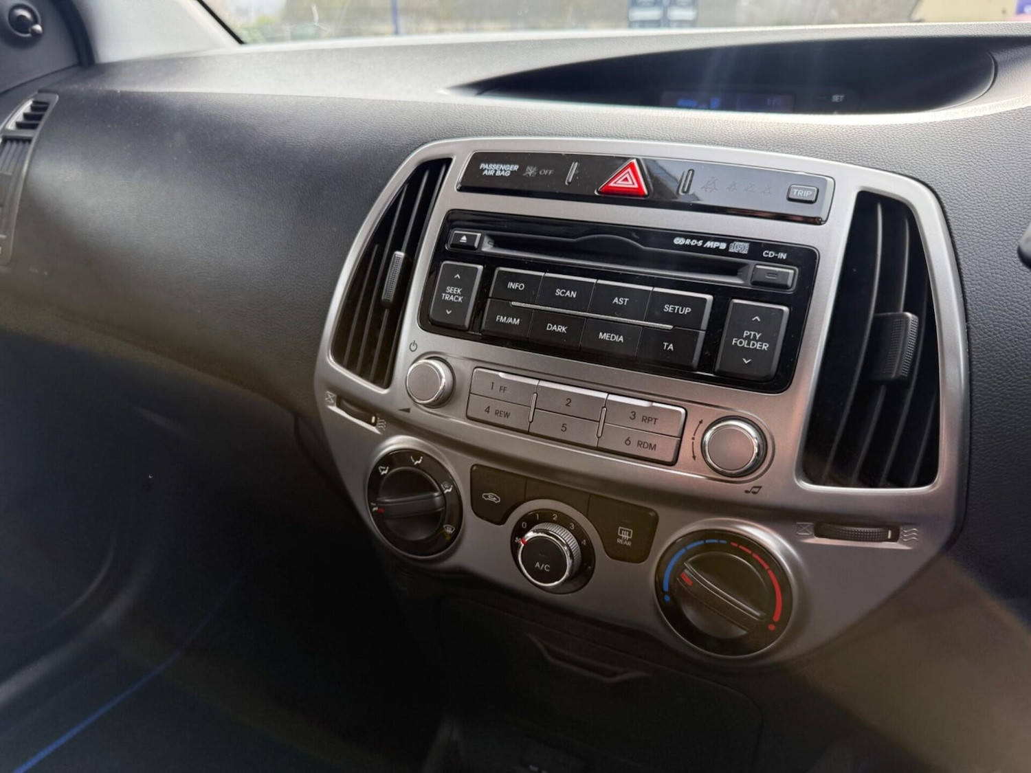 Used Hyundai i20 2013 for sale - 77932744: Photo 14