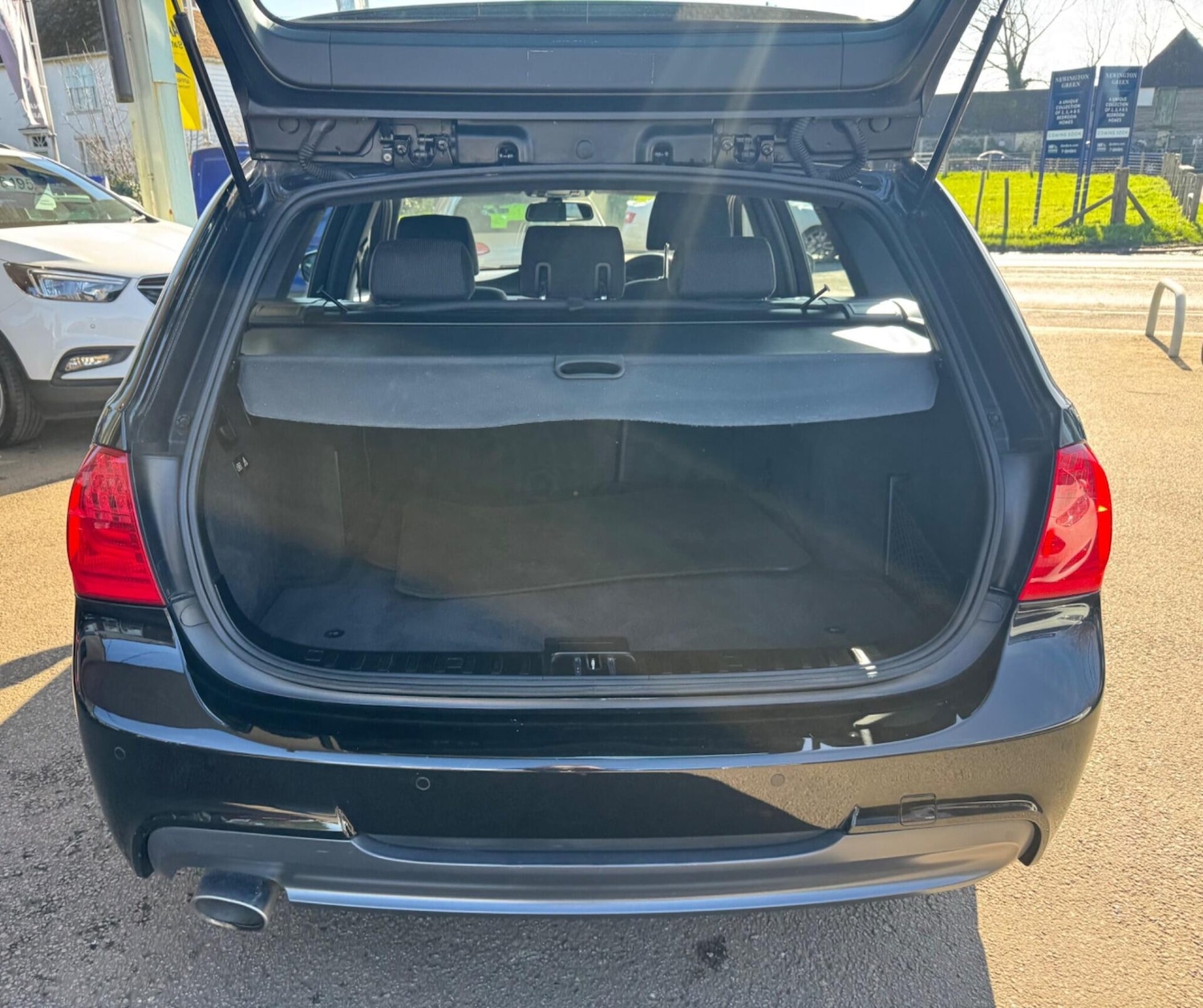 Used BMW 3 Series 2011 for sale - 77932807: Photo 32