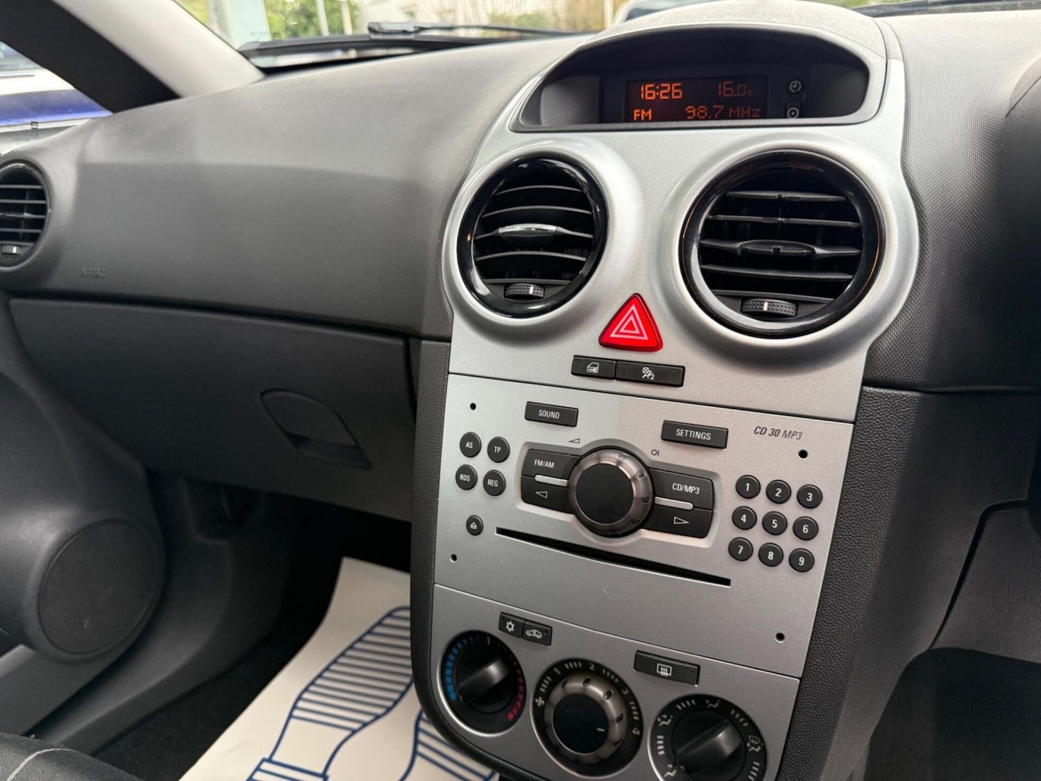 Used Vauxhall Corsa 2010 for sale - 78084094: Photo 15