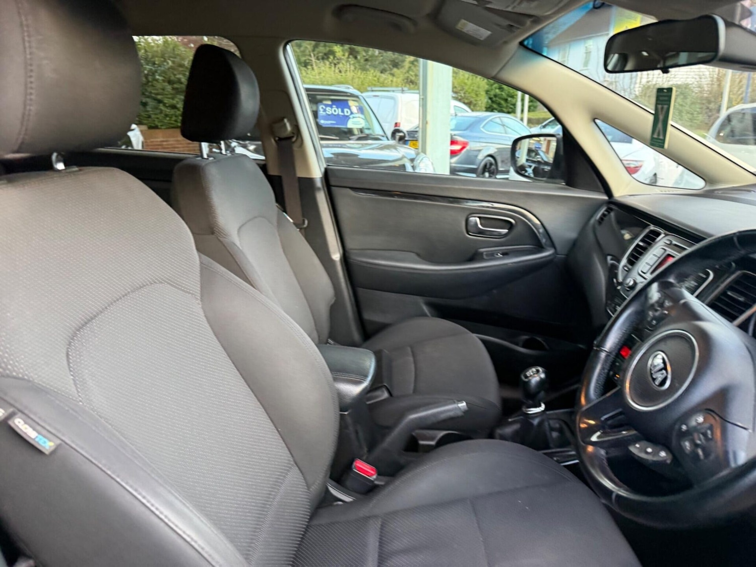 Used Kia Carens 2015 for sale - 78038750: Photo 12