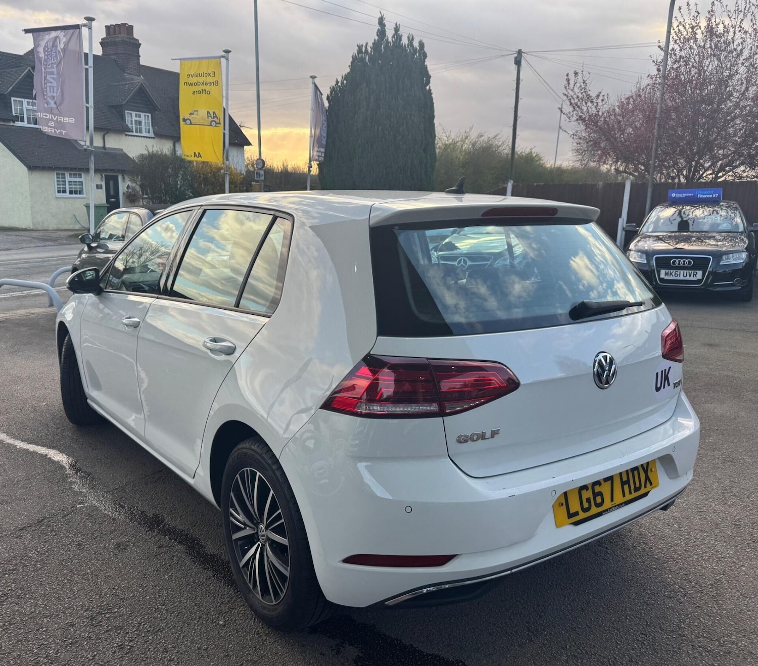 Used Volkswagen Golf 2017 for sale - 78070104: Photo 2