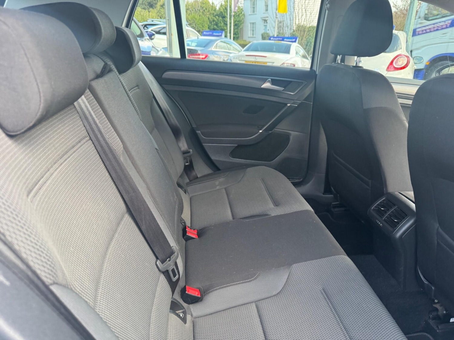 Used Volkswagen Golf 2017 for sale - 78070104: Photo 6