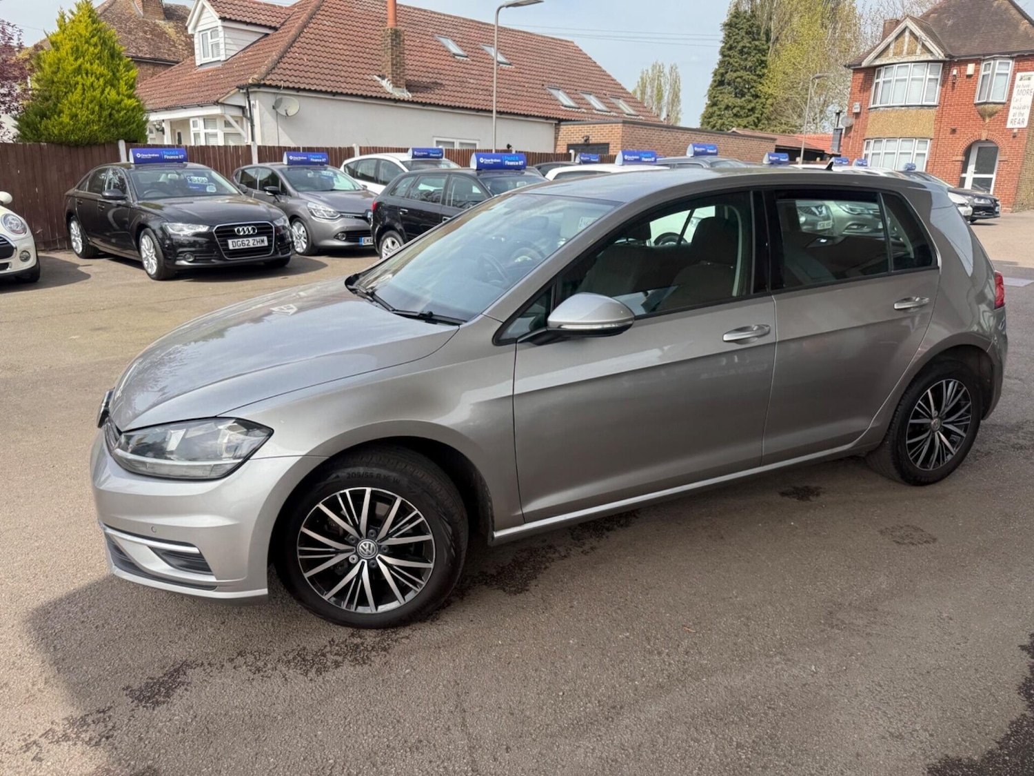 Used Volkswagen Golf 2017 for sale - 78179436: Photo 2