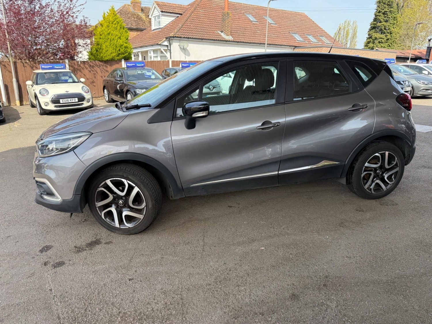 Used Renault Captur 2017 for sale - 78179410: Photo 2