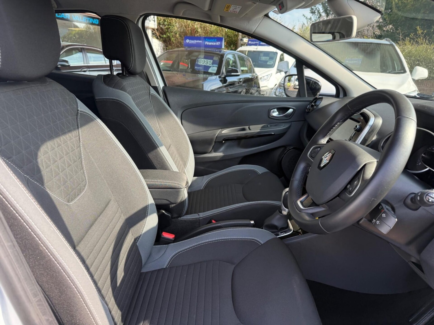 Used Renault Clio 2016 for sale - 77932810: Photo 19