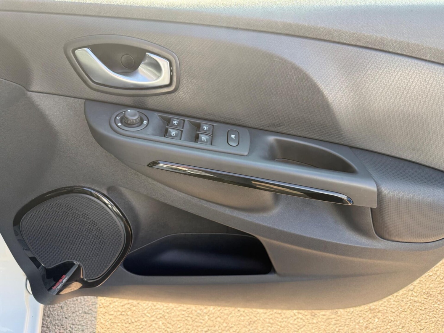 Used Renault Clio 2016 for sale - 77932810: Photo 25