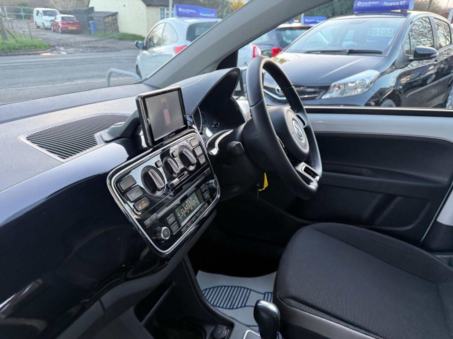 Used Volkswagen up! 2014 for sale - 77932797: Photo 15