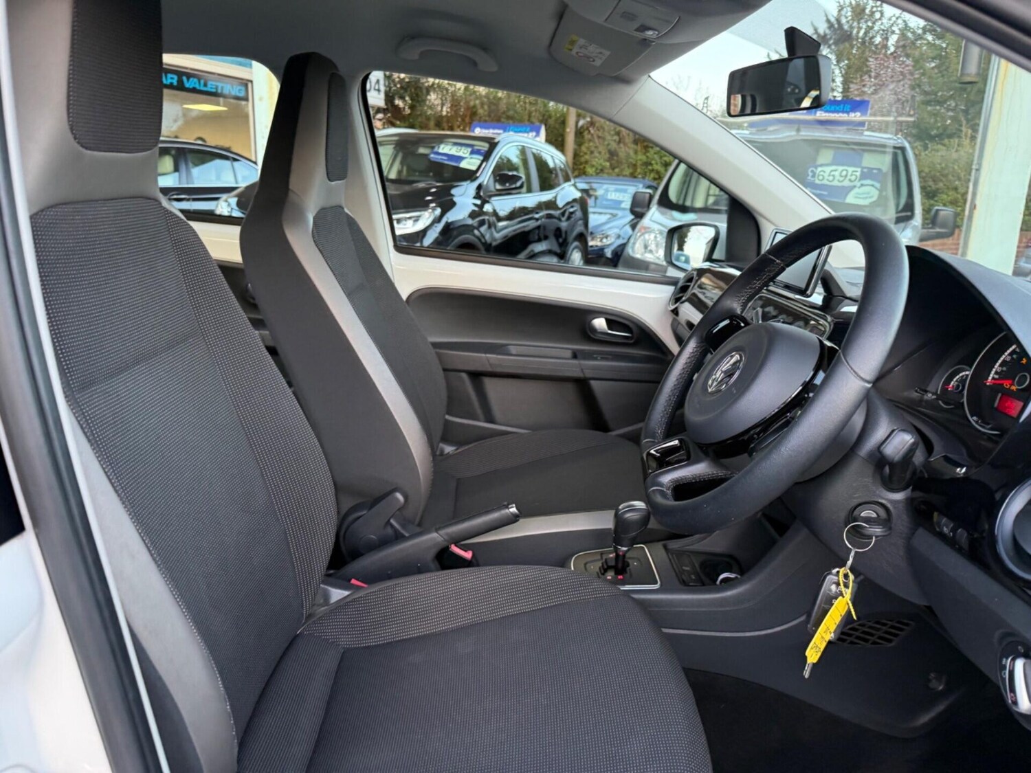 Used Volkswagen up! 2014 for sale - 77932797: Photo 17