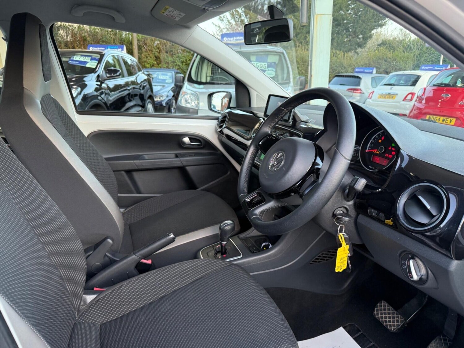 Used Volkswagen up! 2014 for sale - 77932797: Photo 18