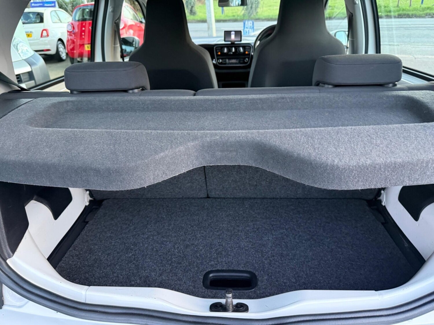 Used Volkswagen up! 2014 for sale - 77932797: Photo 32