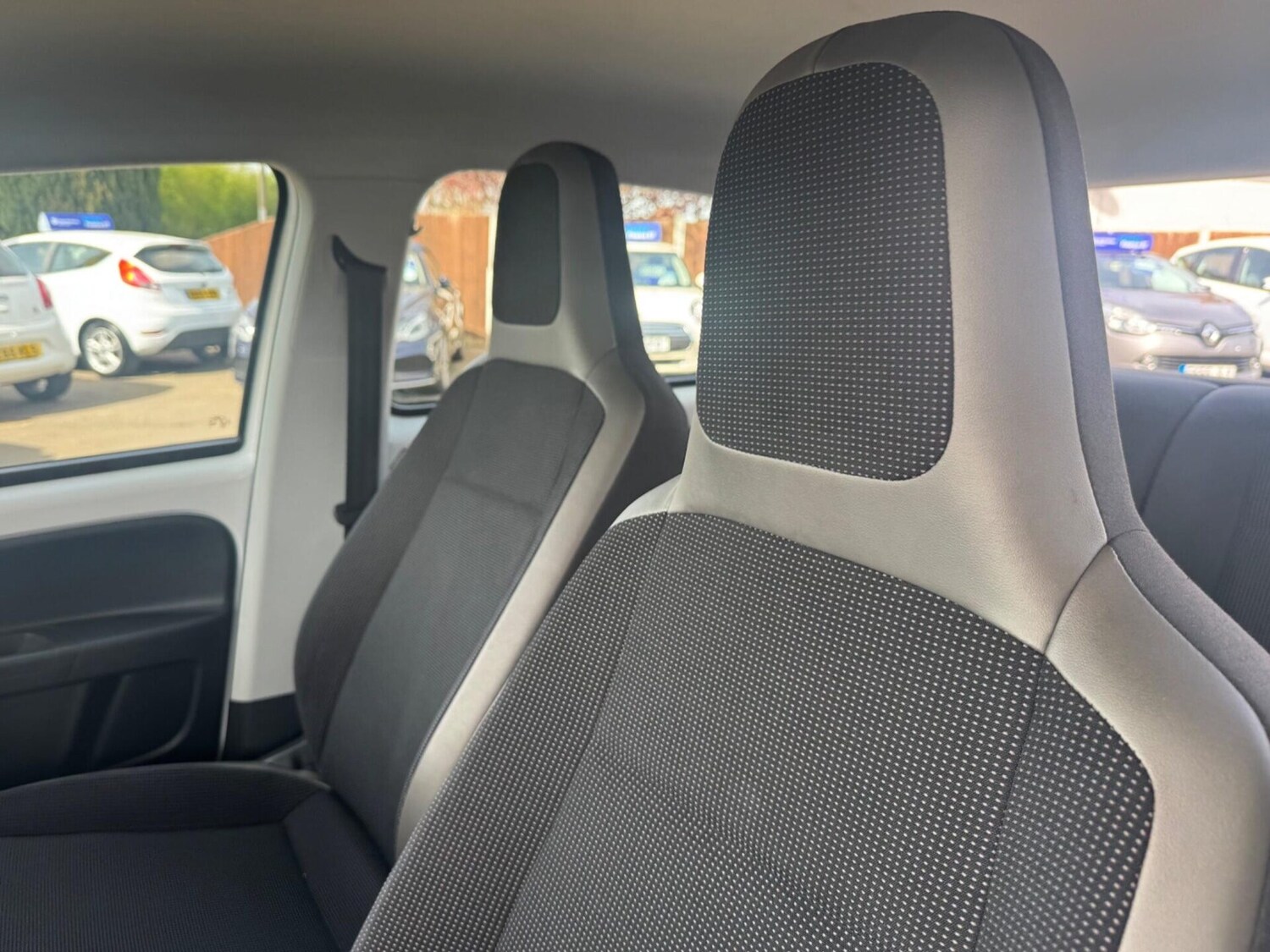 Used Volkswagen up! 2014 for sale - 78179430: Photo 27