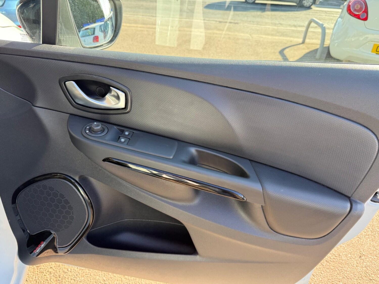 Used Renault Clio 2016 for sale - 77935802: Photo 21